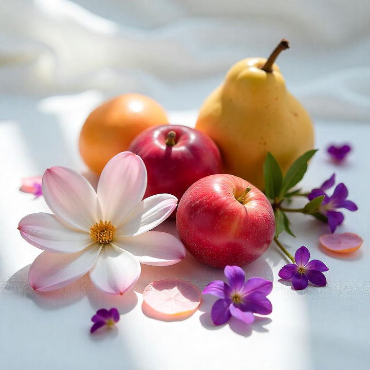 Peach, pear and violet represent the olfactory notes of the perfume.