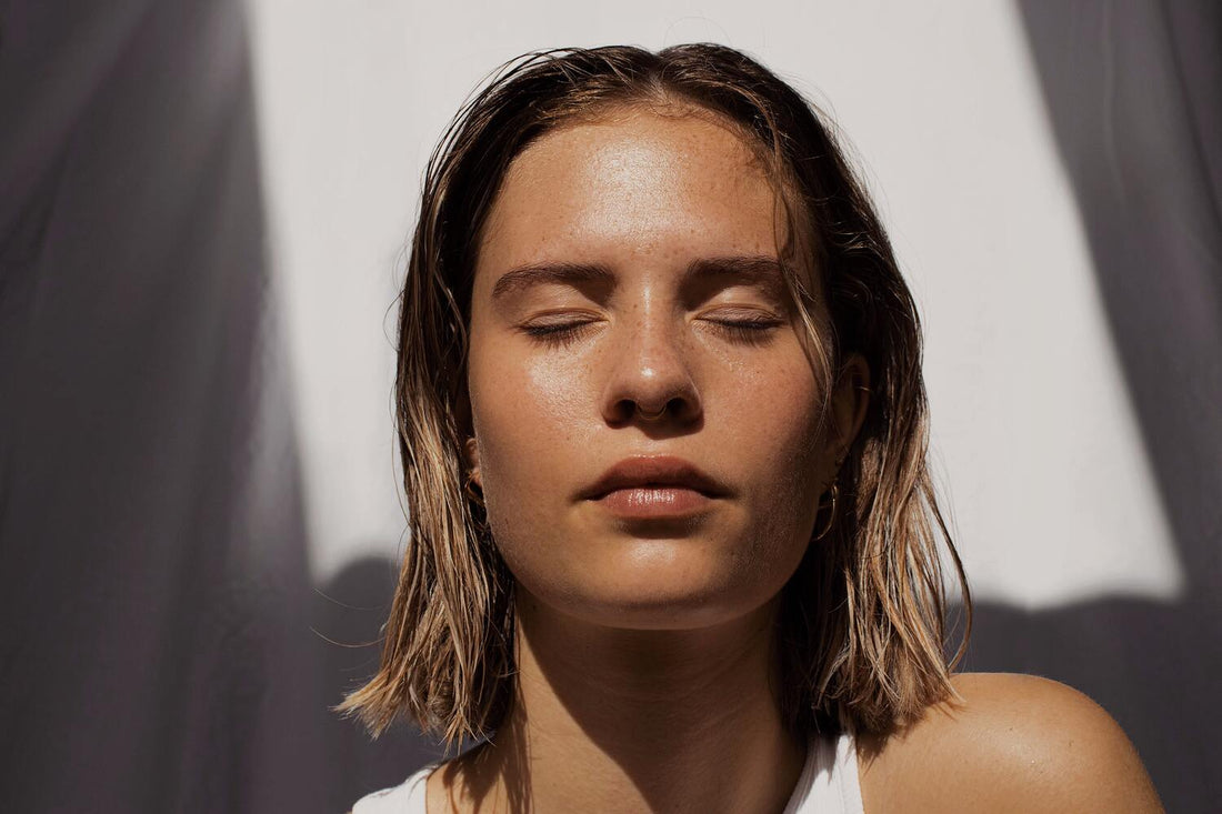 Conoce cómo hacer una rutina facial paso a paso para lucir una piel suave y sana