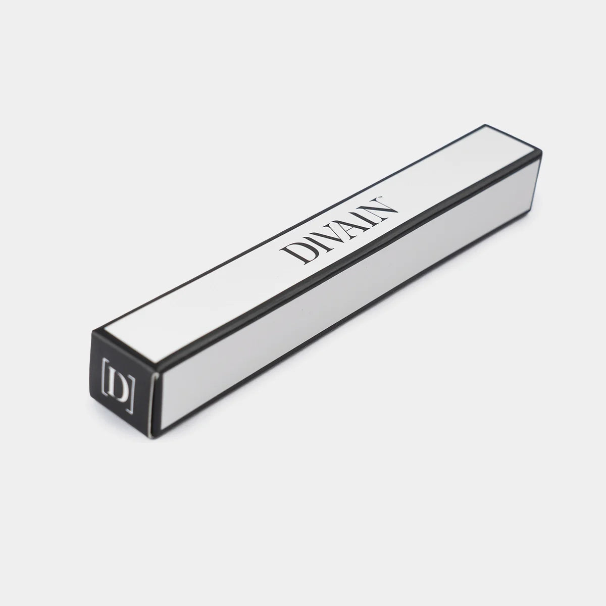 Packaging of the 8-milliliter rechargeable vaporizer black