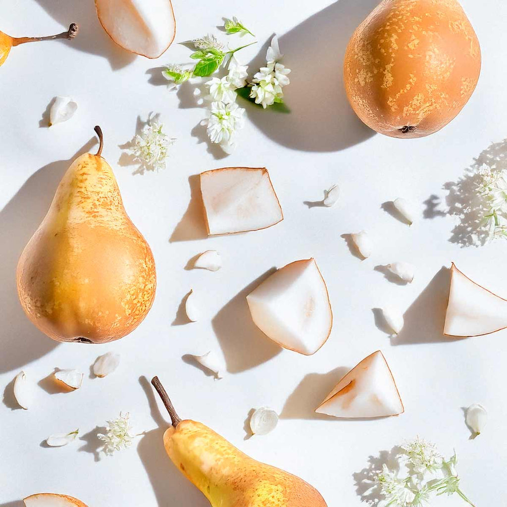 Fresh, fruity fragrance notes with pear, coconut and white flowers