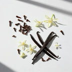 Olfactory notes of the perfume with intense vanilla, spiced clove and white orange blossom.
